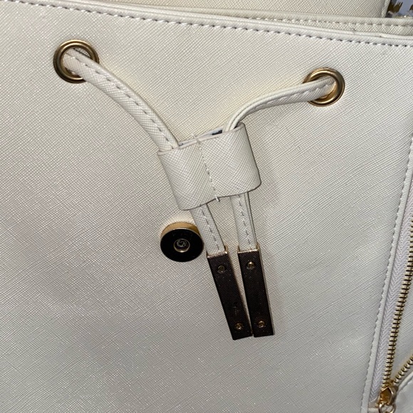 Creme backpack - Picture 4 of 4